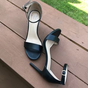 ❤️2/15❤️ Black heels size 6.5